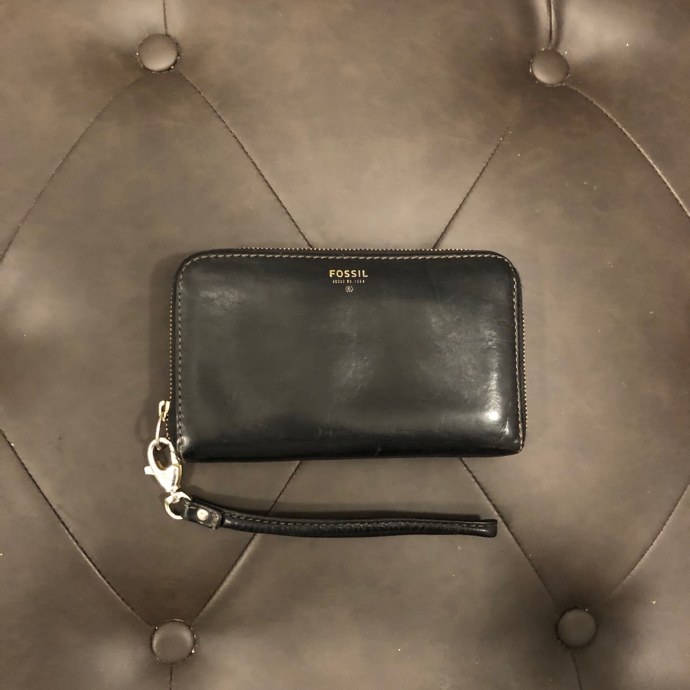 Fossil wristlet